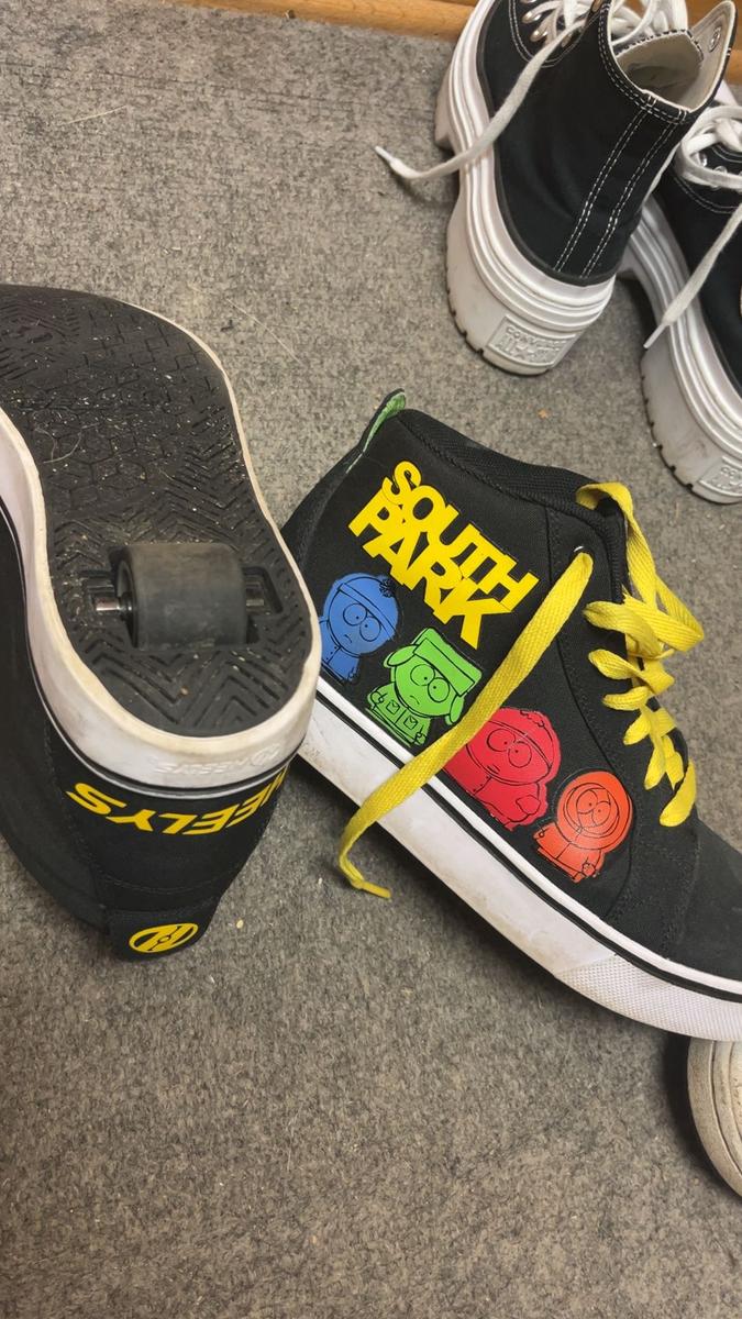 Item: 8M&9W, BLACK/YELLOW