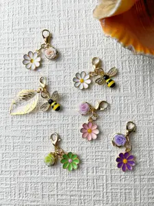 Bee & Daisy Bag Charm Pendants, Rhinestone Bee & Enamel Daisy Bag Chain Charms, Inspirational Bag Decoration Keychain, Cute Nature-Inspired Bag Pendant for Backpack Purse, Perfect for Encouragement Gifts & "Just Bee Yourself" Sentiment, Purse Accessories