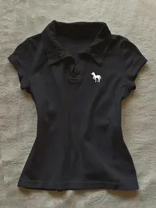 A fashionable and easy sports commuting daily versatile slim fit short Knit polo shirt V-neck short sleeved shirt