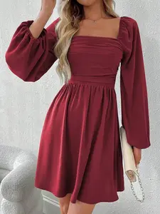 Women’s Square Neck Lantern Sleeve Pleated Mini Dress – Elegant Solid Color Autumn Outfit in Burgundy – Fall Fashion Short Dress for Dates & Parties