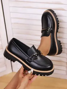 Affordable American Retro Style Women's Leather Shoes - Autumn New Style with Thick Soles, Black Color, Metal Buckles, Suitable for Matching Skirts, Mary Jane & Loafer Flat Shoes, Flatform