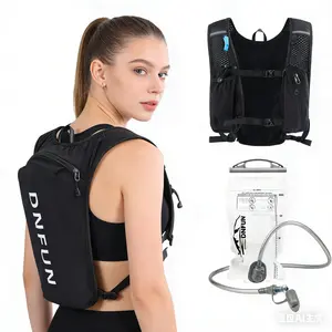 Running Vest for Women Men, Adjustable Chest Straps Running Hydration Vest with 1500ml Water Bladder, Lightweight Reflective Hydration Backpack for Marathon