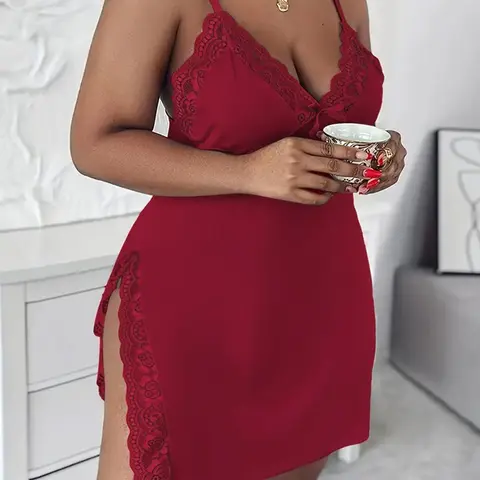 [Plus Size] Contrast Lace Bow Decor Split Hem Cami Lady Nightdress, Lace Trim Nightdress, Camisole Nightdress, Adjustable Spaghetti Strap Sleeveless Nightgown, Women's Sleepwear & Loungewear for All Seasons, Womenswear