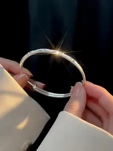 New Starry Sky Bangle Bracelet for Women, Simple Push-Pull Design, Silver Color Plated, Adjustable Open Ring, Elegant All Season Jewelry