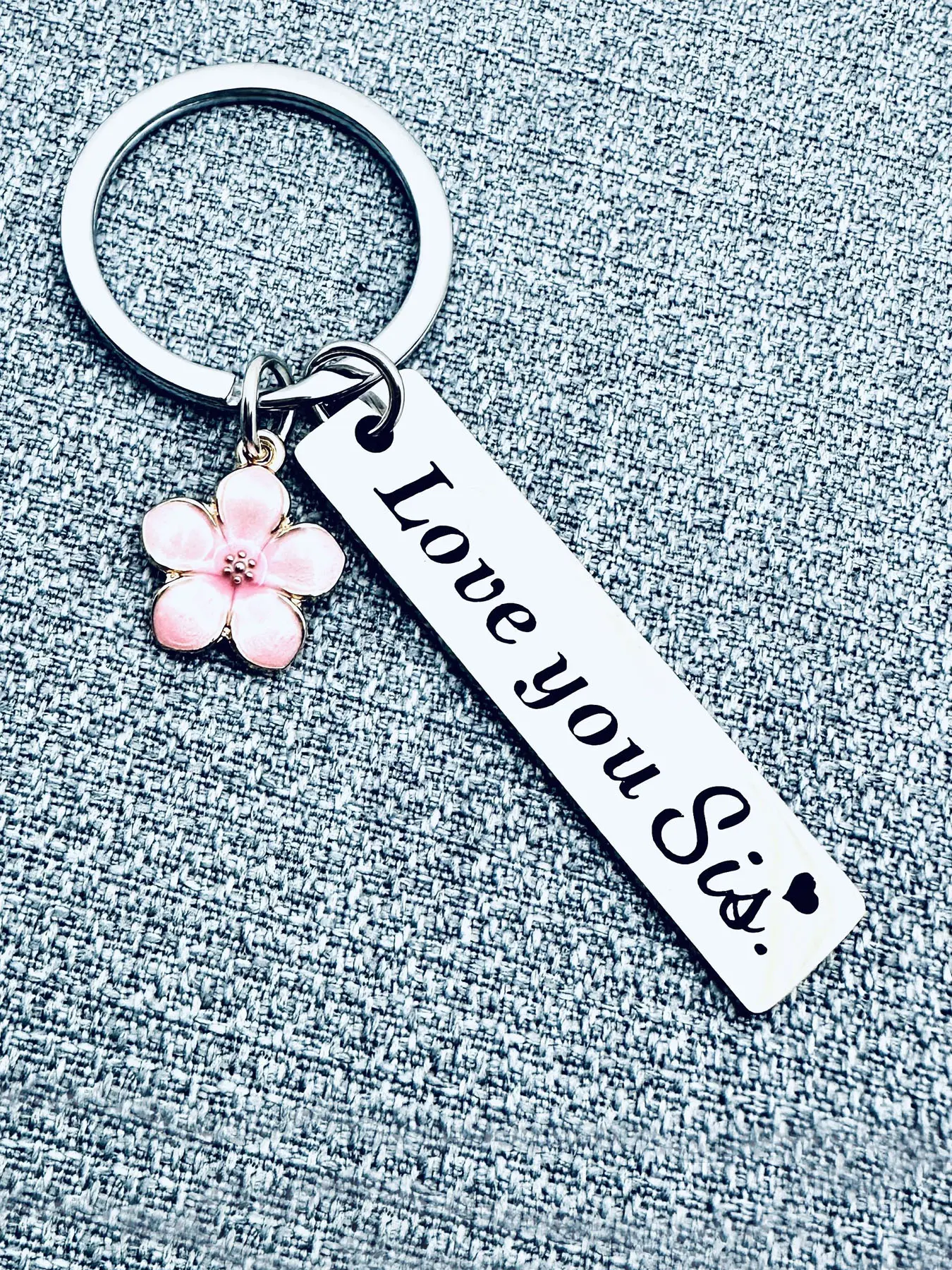 "Love You Sister" Personalized Engraved Stainless Steel Stylish Keychain Keyrings Metal Keychains - Perfect Birthday, Christmas & Bestie Gift for Sisters and Soulmates