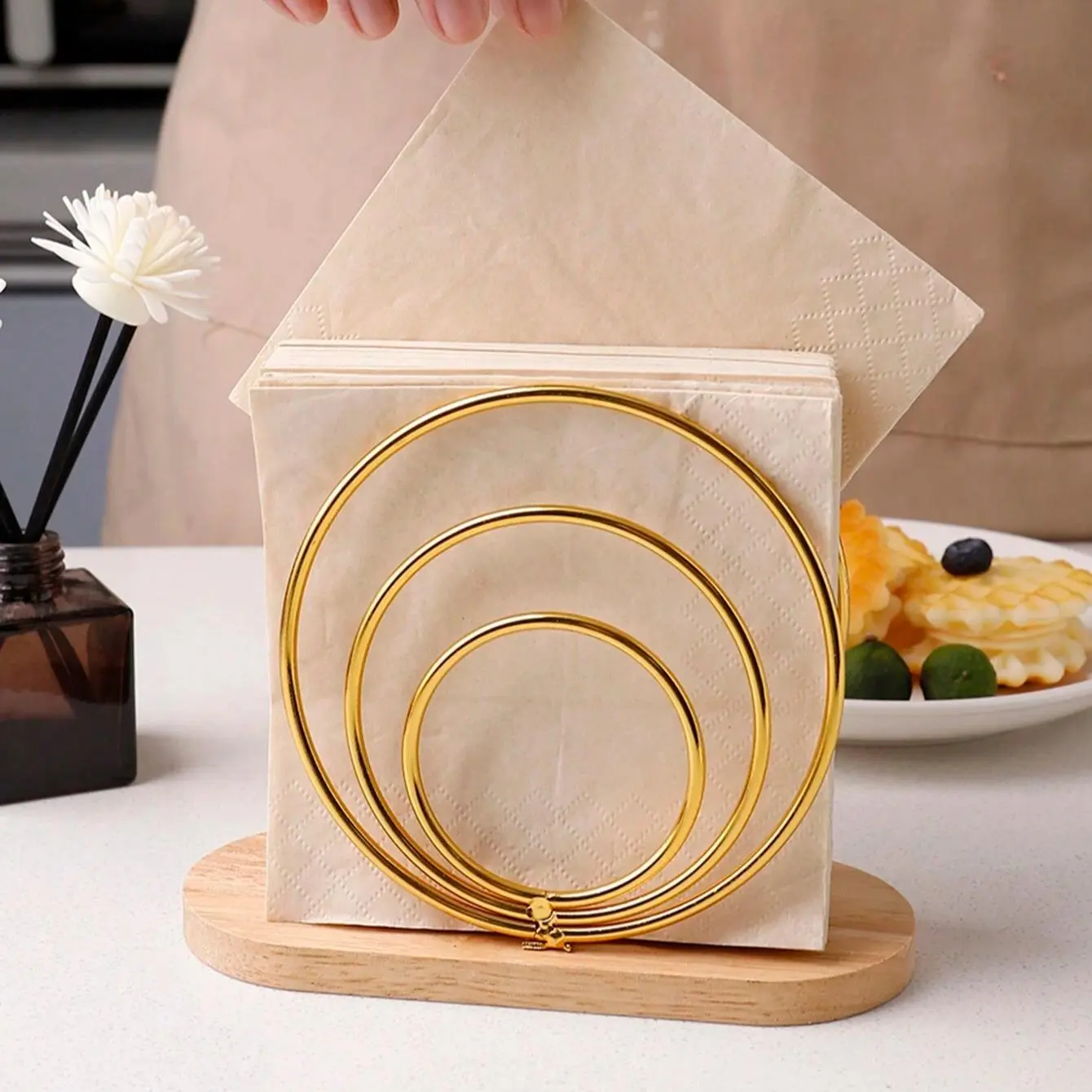 Wooden Base Tissue Holder, 1 Count Modern Art Tissue Dispenser, Desktop Decorative Tissue Holder for Home, Restaurant, Hotel and Cafe, Bathroom Organizing Accessories, Bathroom Organization, Restroom Bathroom Accessories