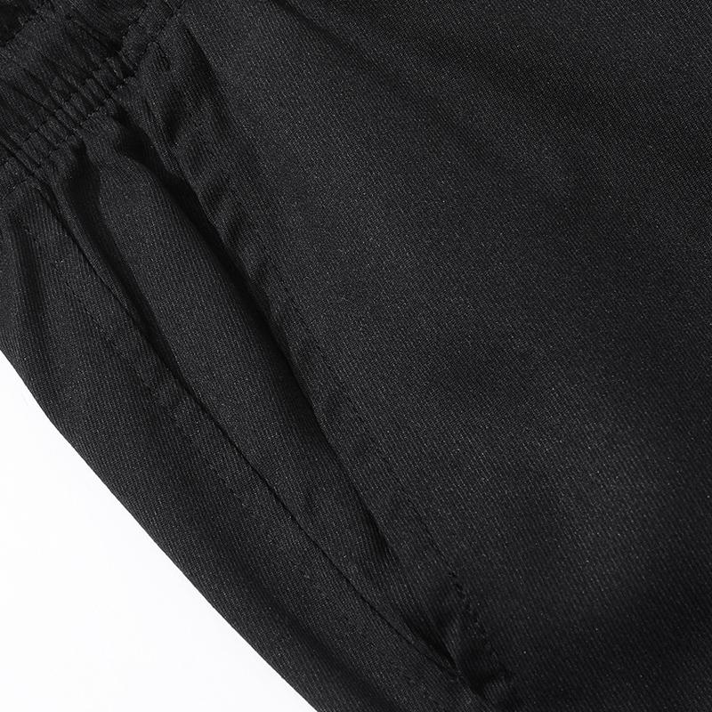 3-pack men&rsquo;s cargo shorts, mid-thigh length (doesn&rsquo;t go past the knee), non-stretch fabric, wear-resistant and tear-resistant material, multi-purpose pockets, no rear pocket, adjustable waistband &mdash; suitable for gym workouts, hiking, and jobsite tasks; gre