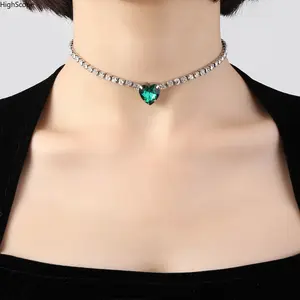 Women's Emerald Heart Collarbone Necklace - Luxury Trendy Fashion Jewelry for Complementing Sports & Outdoor Accessories
