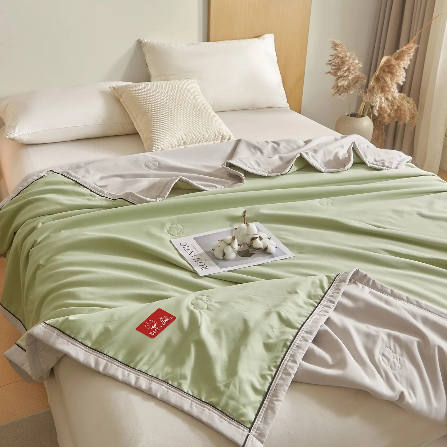 Elegant Summer Lightweight Quilt, Soft Cloud-Like Fabric, High-Weight Fill, All-Season Use, Thin Quilt Core, Modern Minimalist Style, Soft Lightweight Quilts