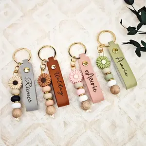 A Custom Daisy Bead Keychain Featuring a Name And Floral Charm - Soft-Colored And Golden Beads, Lobster Clasp Closure, an Elegant Gift Suitable for Women, Teachers, Birthdays, Christmas, Weddings, Valentine'S Day