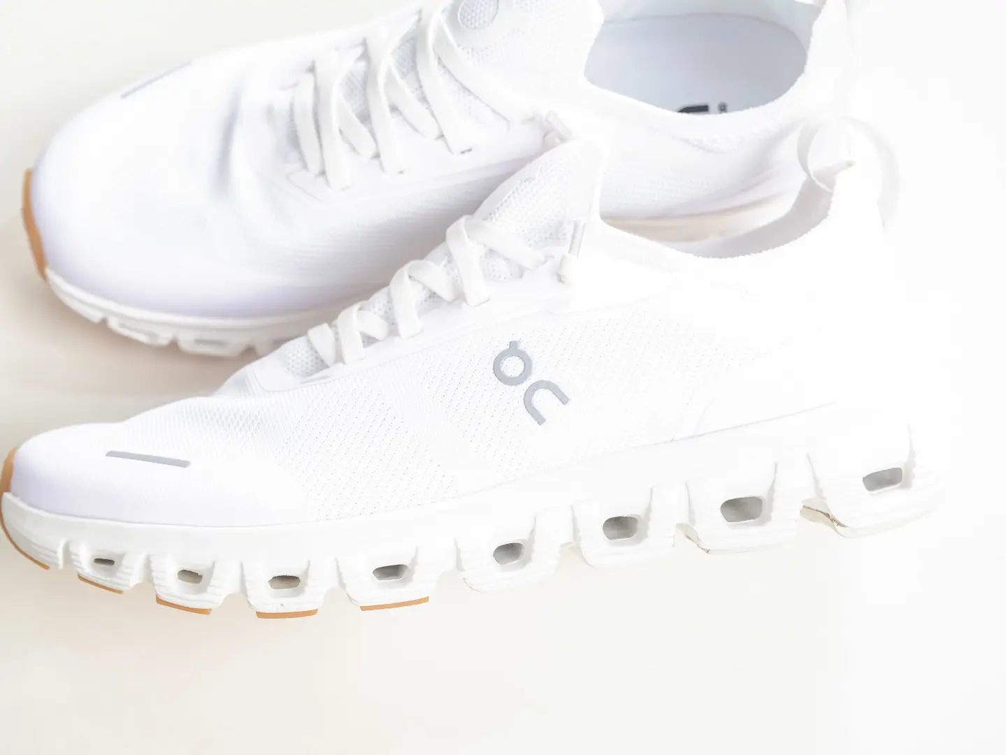 Pure White Mesh Hollow Thick-soled Jogging Shoes, Clean Minimalist Tone Fits Daily Commute And Refreshing Casual Outfits