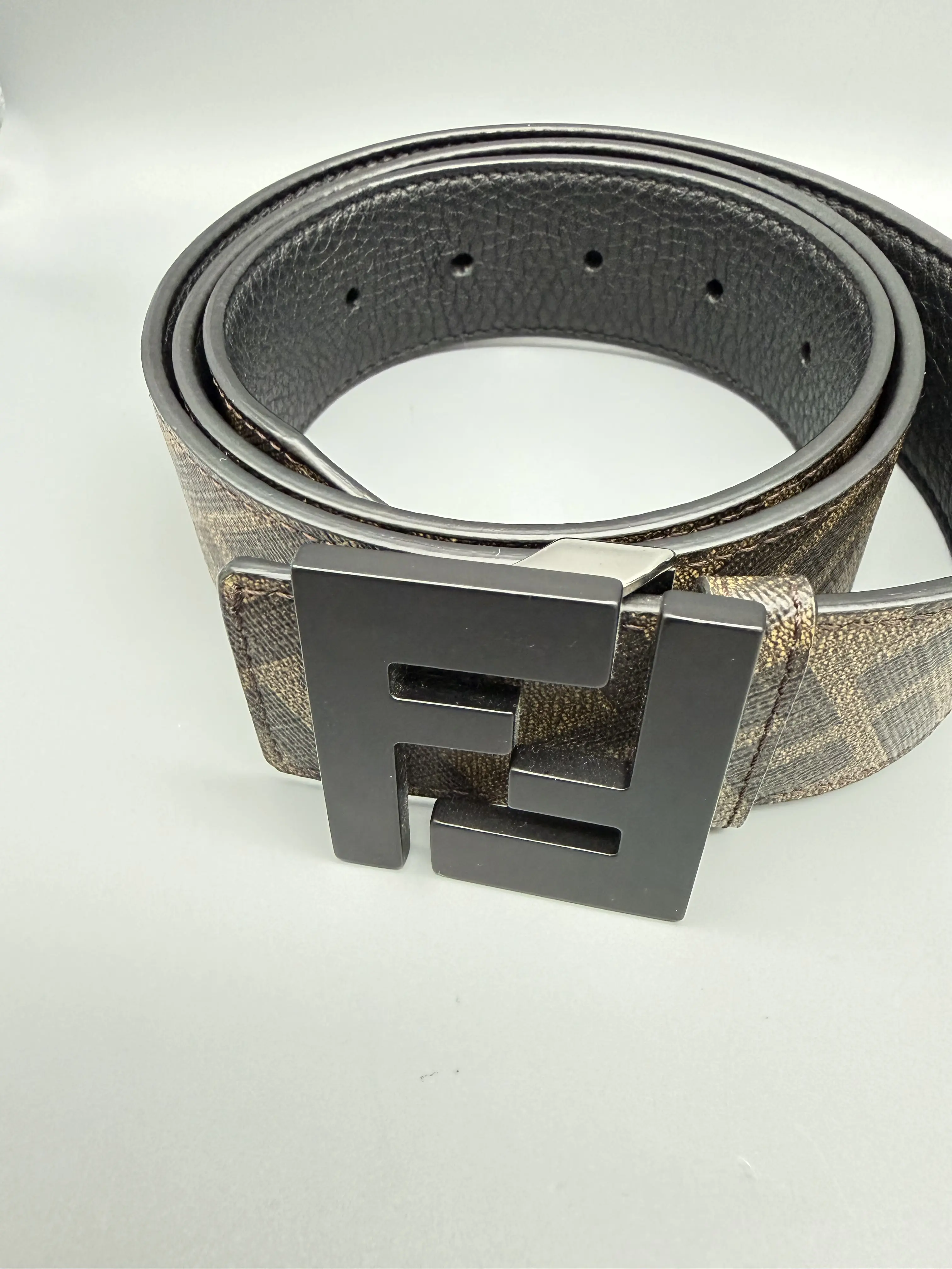 Pre-owned FENDI Leather Small Leather Goods Reversible Zucca Belt