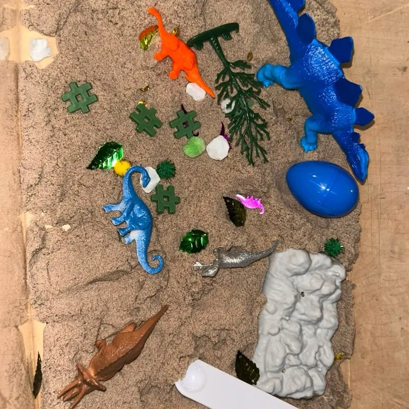 Sensory Sand Bin Dinosaur theme  Play Kit for Kids Interactive Learning & Hand Eye Coordination Development Sensory Stretchy Sand