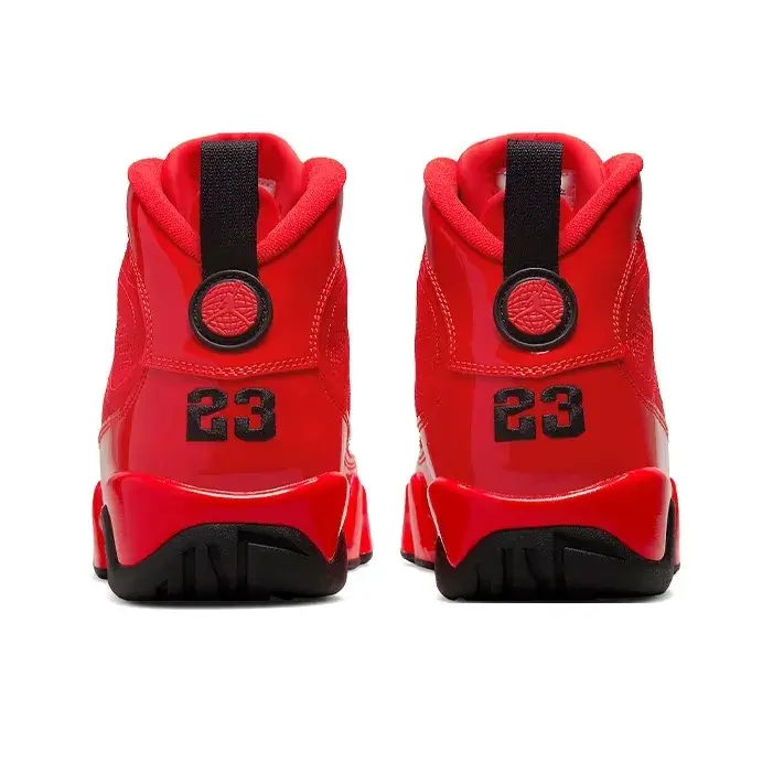 Vintage Streetwear Collectible Brand-New High-Top Sneakers - Bright Full-Red Matte Upper, Tough Black Toe Guard, Jagged-Shape Shock-Absorbing Outsole, Includes Matching Original Shoe Box, Ideal for Daily Outfits