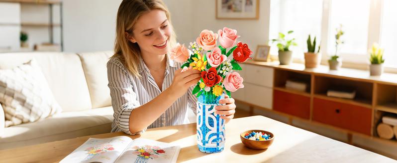 14 Flowers Bouquet Building Set with Vase and LED Light, Mother's Day 747 PCS Mini Roses Flower Botanical Building Blocks Toy, Birthday Gifts for Adults, Artificial Roses Flowers Home Decor