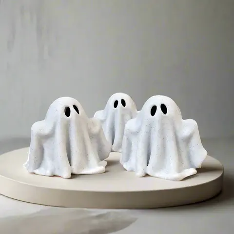 VECTORDESIGNSARIZONA Handmade Compact Marble-Textured Ghost Figurine, 3D Printed Cute Spooky Collectible Ornament, Easy to Style Minimalist Home Decor Statue, Birthday Gift for Friends