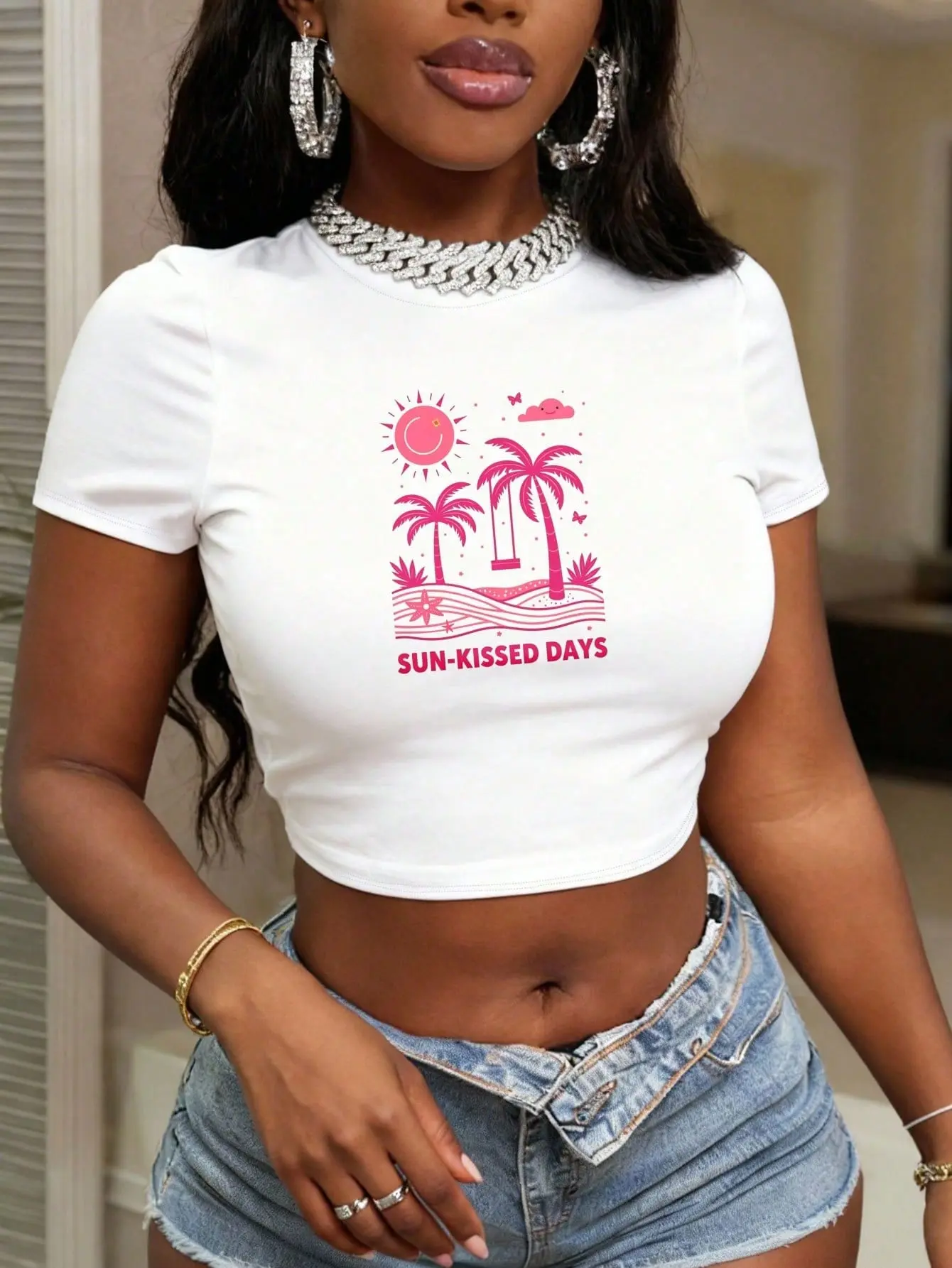 SummerPrinted Fashion Slim-Fit Cropped Short-Sleeve T-Shirt Top For Women, Comfortable And Tight-Fitting, Featuring A Pink Summer Beach Print With Sun