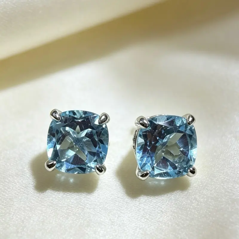 <PingEast jewelry > Natural 8mm square Swiss blue topaz earrings