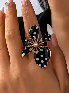 Women's Floral Ring, Versatile & Luxurious Design, Ideal for Everyday Wear, Enhance Your Style with Elegance, Elegant Casual Ring