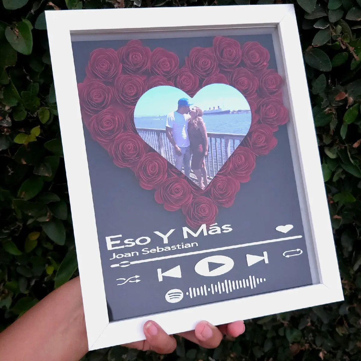 Personalized heart-shaped roses shadow box with picture 8x10 Eternal Roses rosas papel