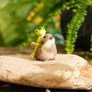 Resin Cartoon Frog Riding Sparrow Figurine, Home Decor Ornament, Cute Animal Design for Garden Patio Indoor Table Decoration