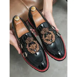 Men’s fashionable crown-decorated PU leather loafers—casual, comfortable slip-on shoes for daily wear; stylish party footwear that also enhances everyday outfits.