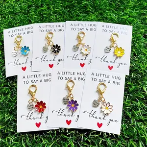 8pcs Daisy Keychains, Keychain Charms with Thank You Cards and Gauze Bags, Souvenirs of Encouragement And Gratitude, Suitable for Daily Bag Decor, Fantasy Theme, Ideal Gift for Classmates and Friends, Flower Keychain