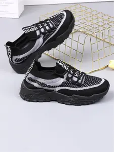 Women's casual sports shoes, breathable, lightweight, comfortable and fit the foot shape, thick sole with strong and strong support, contrasting color design for daily versatility, preferred for daily commuting and casual wear