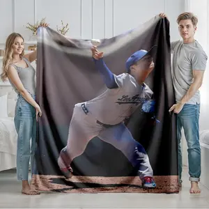 1 piece Los Angeles Dodgers pitcher game moment themed flannel blanket - Oversized fluffy flannel sofa blanket, suitable for beds and sofas, modern design, all-season use, digitally printed pattern, 100% polyester material, machine washable
