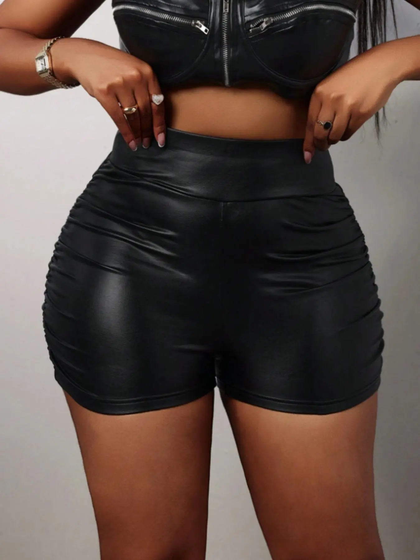 Women's PU Fabric Leather Elastic Waist Shorts, Casual Fitted Shorts, European Style Pleated Design, Versatile Slim Fit, Perfect for Casual Wear, Casual Fashion Bottoms, Casual Summer Shorts