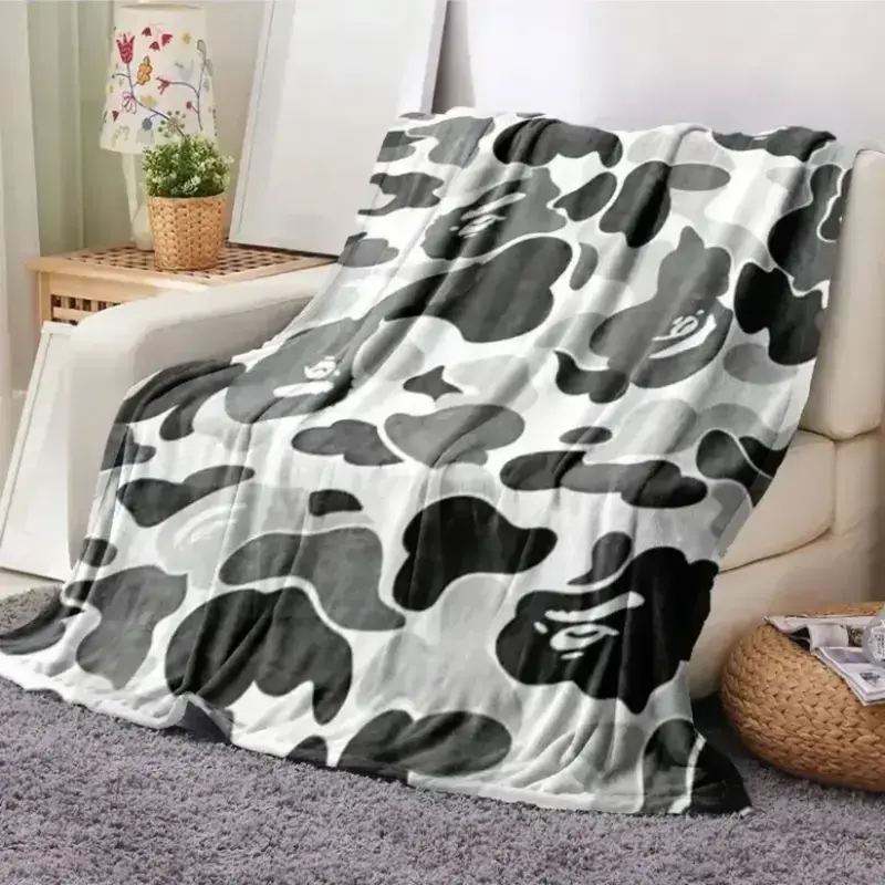 Trendy Black And White Camo Printed Flannel Throw Blanket, Super Soft & Cozy Fleece Streetwear Style Blanket for Sofa Bed Couch, Great Gift for Men & Teens