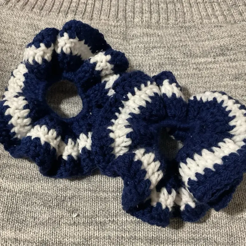 Big crochet ruffle scrunchies