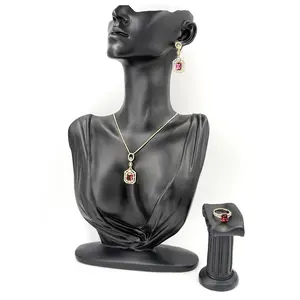 Set de cadena con dije, Zarcillos y anillo para dama