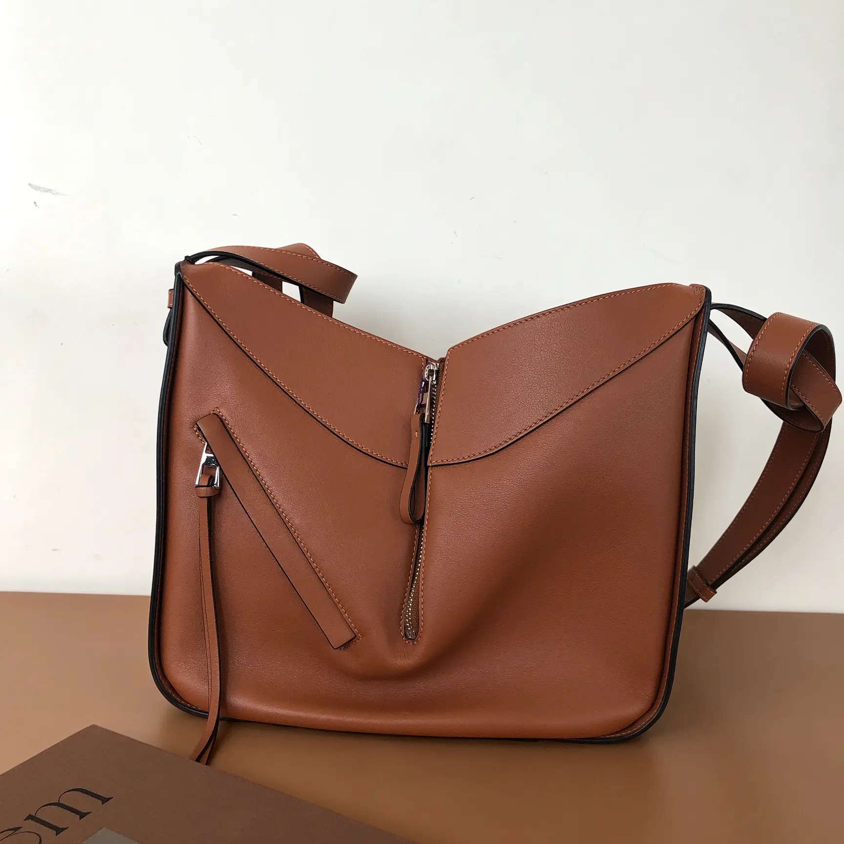 Pre-owned Loewe Small Hammock shoulder bag AS260606002