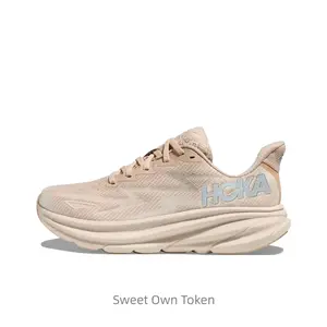 Relaxed and comfortable, versatile, made of fabric, low heel, marathon training running shoes for men, in sandy color.