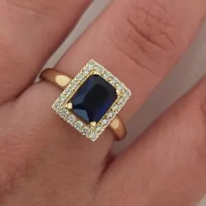 Anillo 923  Azul Oscuro Gold Plated - Square Design with Central Blue Stone and Diamond Accents