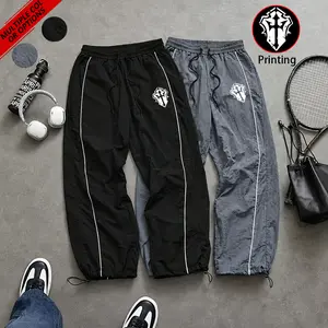 Men’s casual straight-leg pants, Y2K American retro paratrooper pants featuring side stripes and cross pattern prints; lightweight, breathable athletic pants with a drawstring elastic waistband; street-style casual long pants that are versatile for all se