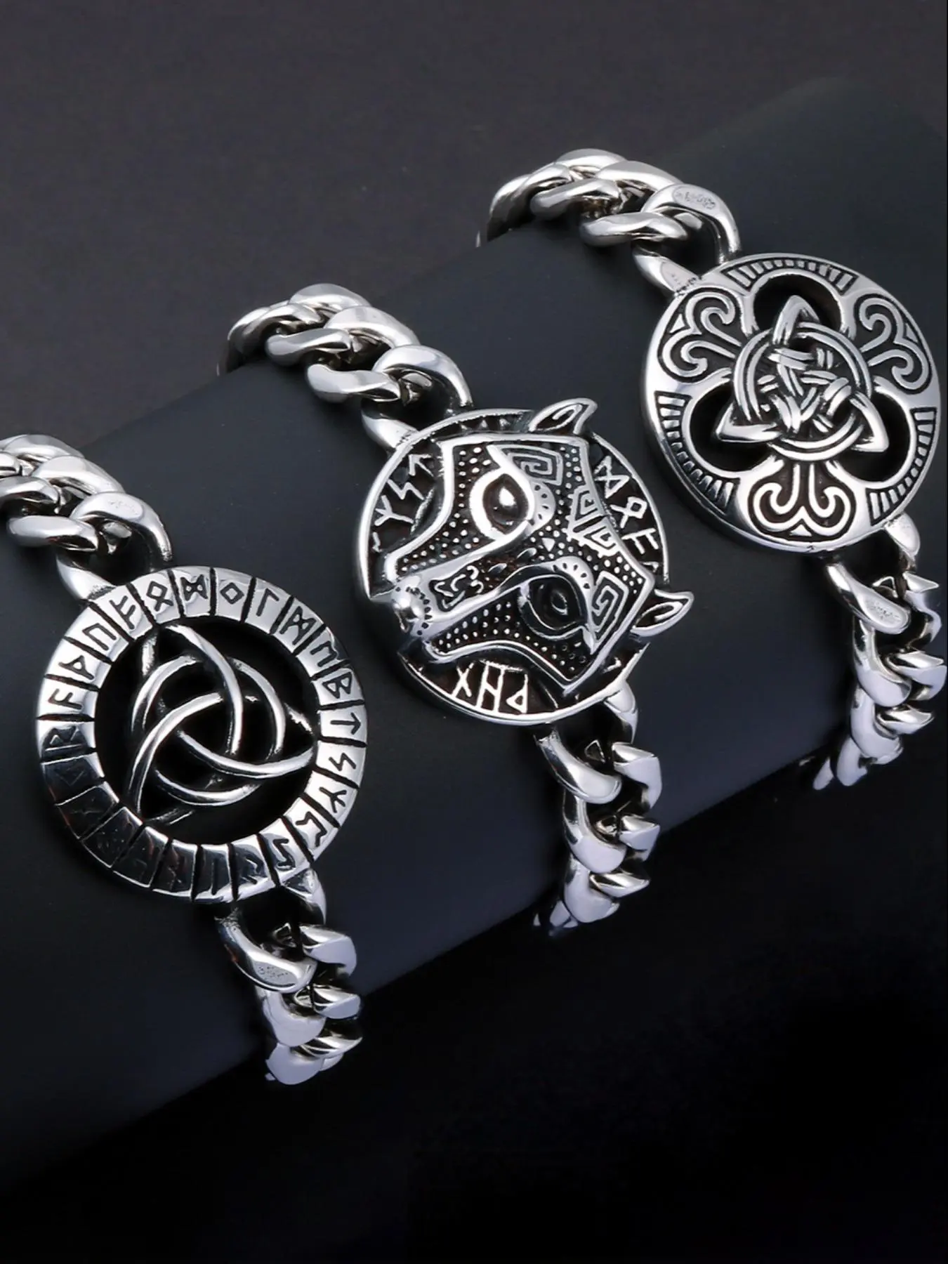 1PC Medieval Norse Viking Rune Wolf Bracelet Man Stainless Steel Valknut Witch Knot Compass Bracelet for Men Gothic Witch Jewelry Scandinavian Jewelry
