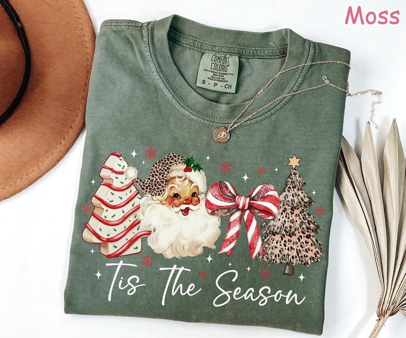 Comfort Colors® Christmas Shirt – Leopard Tree Retro Santa Graphic Tee, Vintage Holiday Top, Festive Xmas Outfit, Made in USA