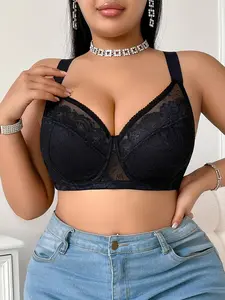 Plus-size women's lace underwire bra, full coverage support and lift bra, suitable for fuller figures, perfect for wearing with T-shirts and for everyday wear.