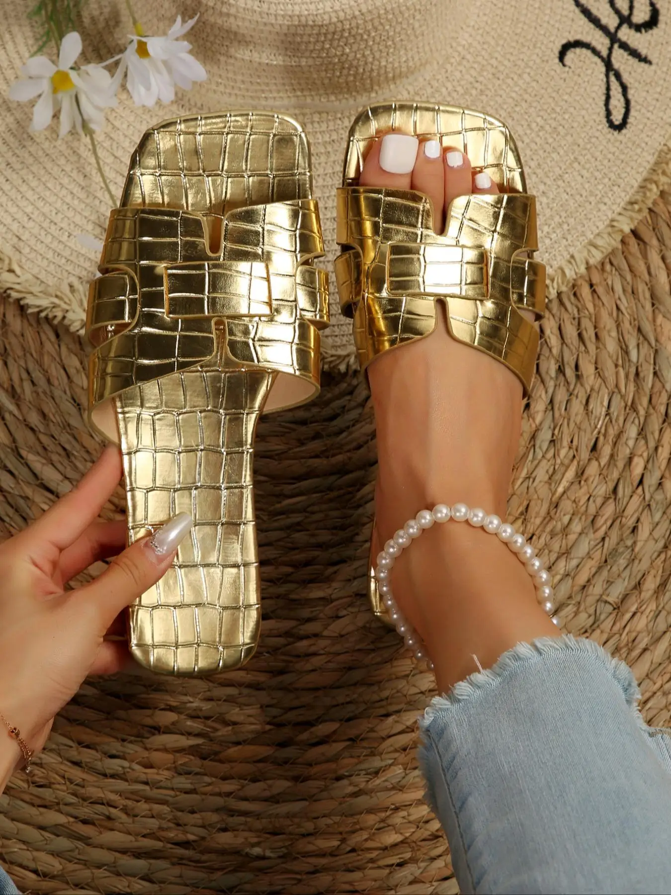 Women's Fashionable Crocodile Embossed Slip on Sandals, 1 Pair Casual Solid Color Square Toe Flat Sandals for Summer, Lightweight Breathable Comfortab