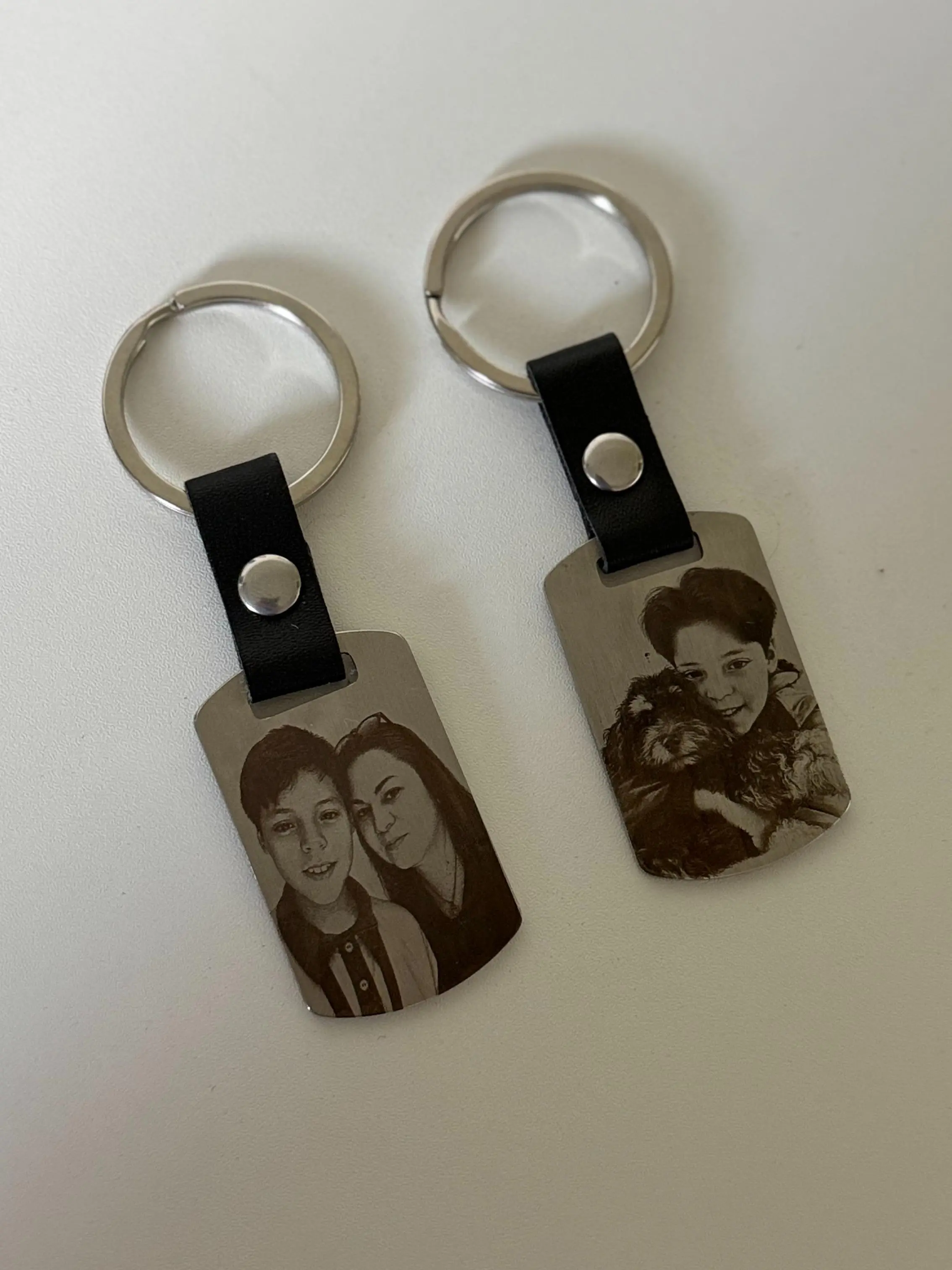 Personalized Photo Keychain Real Engraving, Custom Family Picture Keychain Gift for Mom Dad Grandma Grandpa, Long Distance Family Keepsake, Memorial Photo Keyring, Stainless Steel Personalized Gift