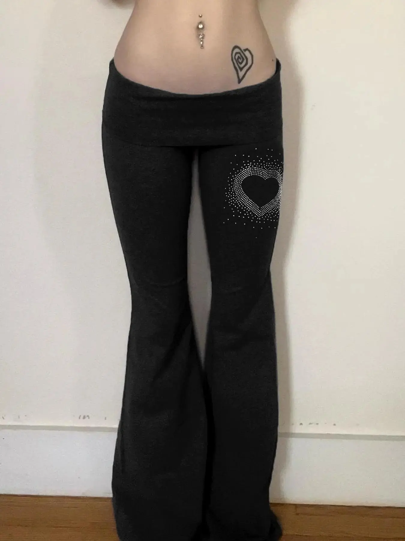 Women's Heart Shaped Rhinestones Flare Leg Low Waist Pants Fit, Fashion Casual Bell Bottom Trousers for Daily Wear, Ladies Bottoms for All Seasons