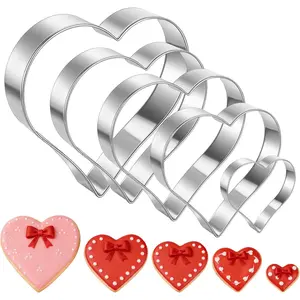 Heart Cookie  Set, 5 count Heart Cookie  for Valentine's Day, Stainless Steel Small Heart-shaped Molds Fondant Biscuit Fruit Cutters for Valentines Day Holiday Birthday Party Supplies