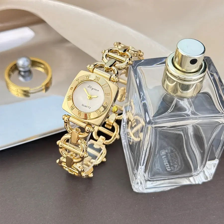 Luxury Gold Women’s Quartz Watch – Roman Numerals, Square Dial, Fashion Bracelet Design