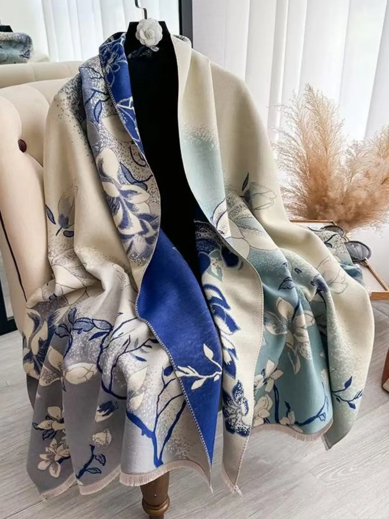 Autumn and winter elegant jacquard imitation cashmere scarf, thickened warm temperament magnolia imitation cashmere shawl, luxurious thickened warm scarf, soft and comfortable, suitable for various occasions, Boho Style Scarf