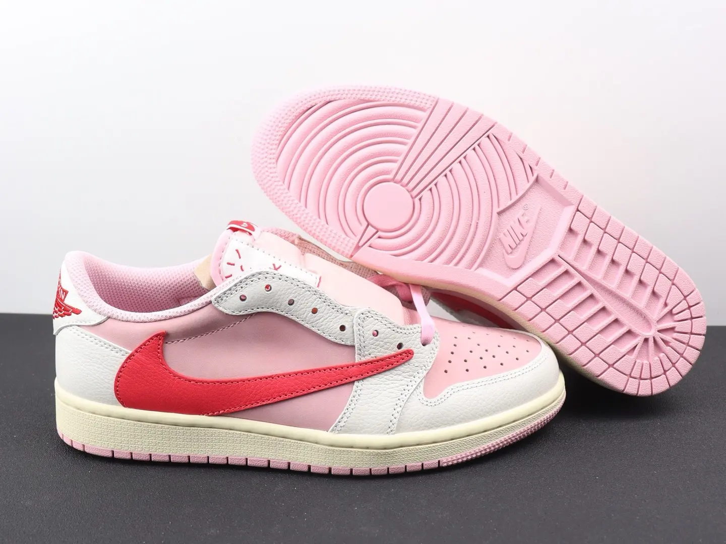 Pastel color block low-cut street casual shoes, pink cream leather retro athletic sneakers, flexible flat sole daily skate footwear, versatile trendy low-top trainers for campus lifestyle, friend hangout and soft aesthetic styling