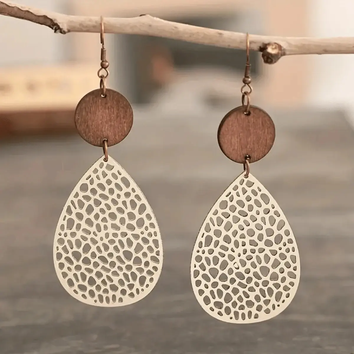 Female Boho Teardrop Shape Colorful Earrings - 1 Pair Hollow Wooden Drop Earrings, Multicolor Fashion Accessory for Daily & Holiday Wear with Adjustable Heart Rate Couples Bracelet Set
