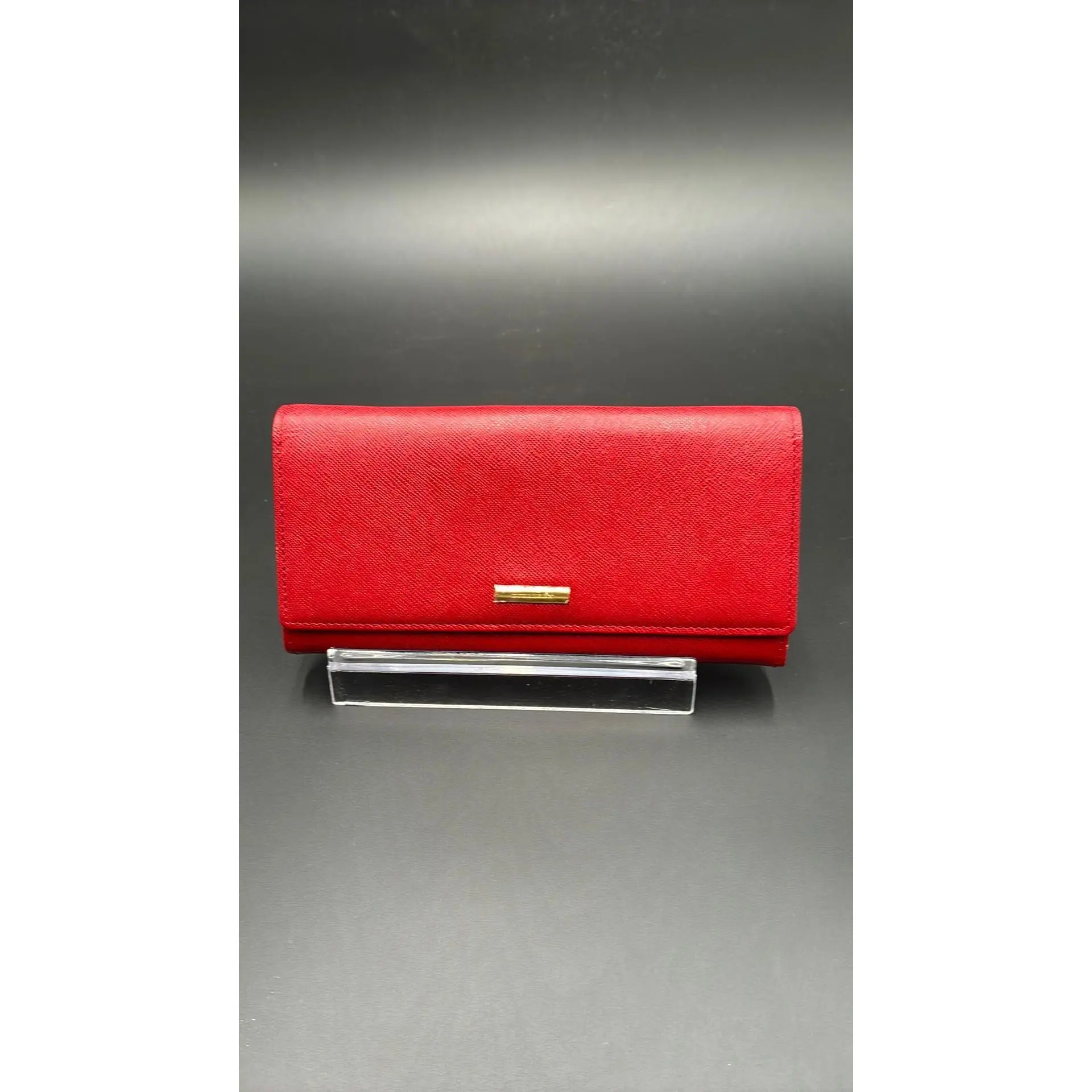 Pre-owned Leather Luxury Bags & Accessories Burberry Continental Flap Long Wallet, Red Date Code: NODC06122606. Entrupy ID: 38V6HJJ.