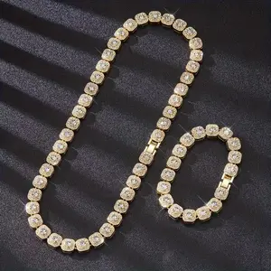 2PCS Set of Stainless Steel Jewelry Necklace and Bracelet, 2-Piece Set, INS-Style Personalized Vintage Hip-Hop Fashion Trendy Versatile Gift for Daily Street Wear, Commuting, Parties, Celebrations, and Festivals